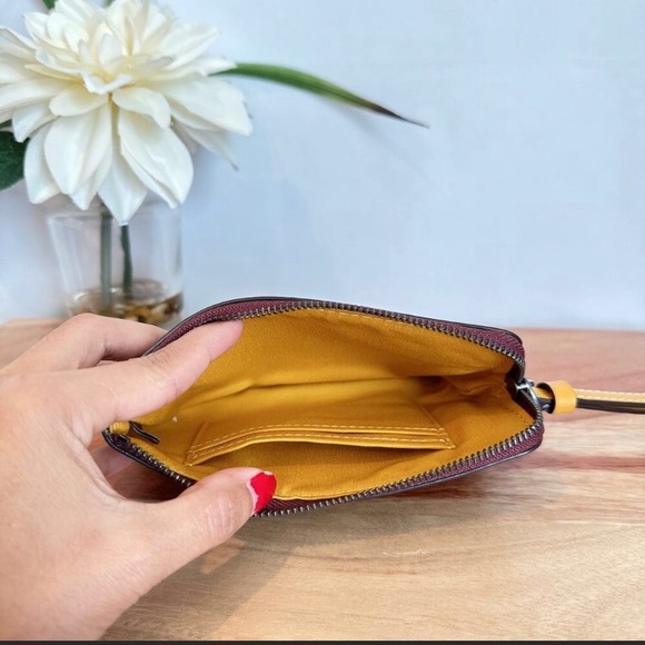 (Coach) Buttercup Corner Zip Wristlet - NEW WITH TAGS! - Picture 4 of 9
